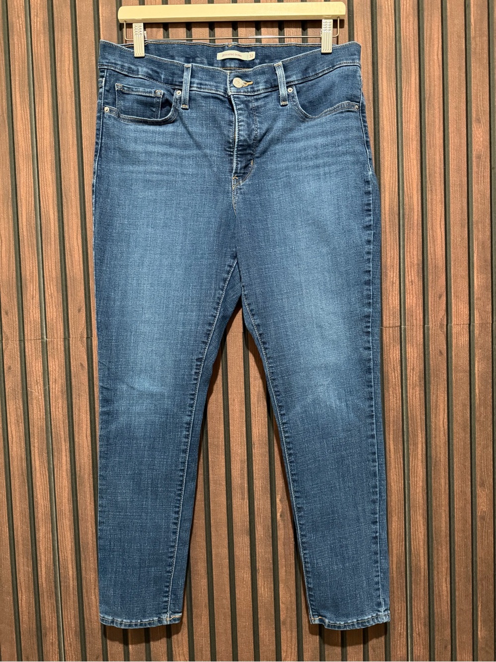 Levi’s 311 Shaping Skinny Jeans Size 32 Medium Wash